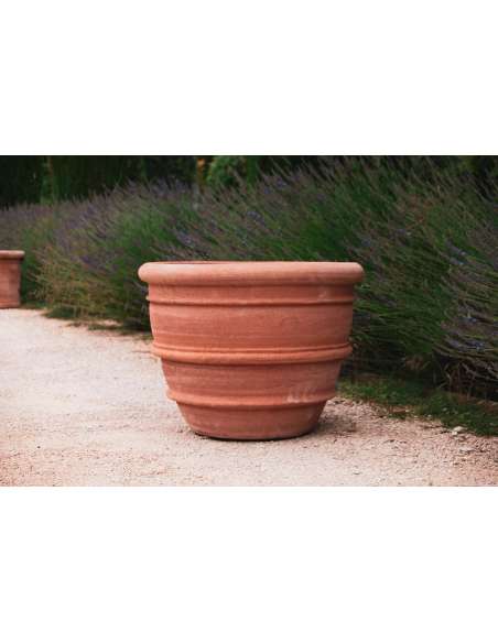 Italian Tuscan vase Campana model