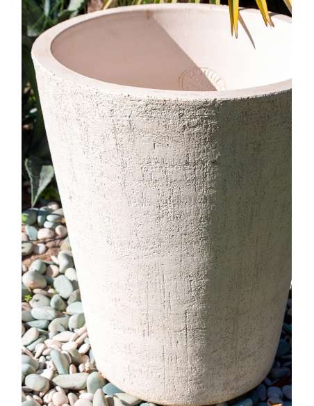 Scratched white natural clay Mazagran garden pot