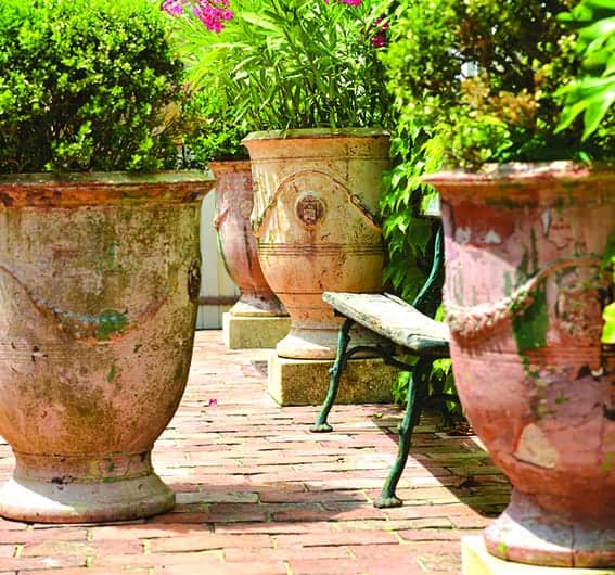 Vases d'Anduze patine ancienne